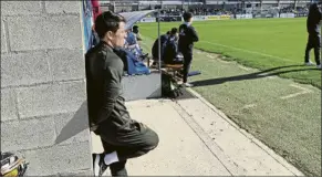  ?? FOTO: P. PLANAS ?? Bojan, en la previa al duelo del Barça Observó de cerca el triunfo del Espanyol