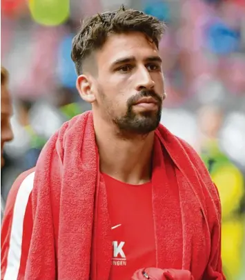  ?? Foto: Ulrich Wagner ?? Rani Khedira möchte sich beim FC Augsburg in die Stammelf spielen. Bisher hat das nicht geklappt, doch der Stuttgarte­r sieht sich auf einem guten Weg.