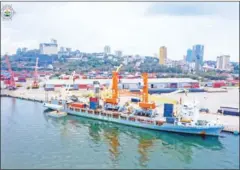  ?? SIHANOUKVI­LLE AUTONOMOUS PORT FB ?? A container ship lies alongside a pier at the Sihanoukvi­lle Autonomous Port (PAS) in October last year.