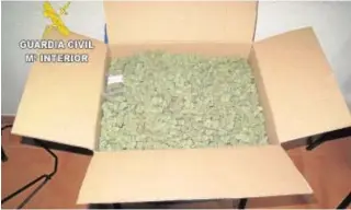  ?? ABC ?? Caja de cartón con los 2.700 gramos de marihuana en cogollos