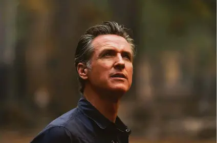  ?? Jae C. Hong / Associated Press ?? Gov. Gavin Newsom, who is facing recall, tours the area scorched by the Caldor Fire in Eldorado National Forest.