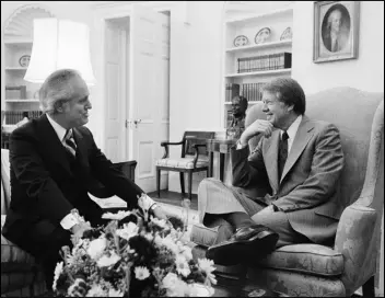  ?? ASSOCIATED PRESS ?? Kentucky Gov. Julian Carroll 3, 1977, in Washington. (left) talks with President Jimmy Carter at the White House Feb.