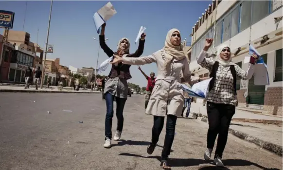  ?? TOMAS MUNITA/THE NEW YORK TIMES FILE PHOTO ?? Change in the Middle East is being driven partly by the region’s young women. Here, women carrying ballots chant slogans encouragin­g others to vote in Benghazi, Libya, in 2012.