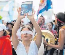  ?? REUTERS ?? El sábado, los guatemalte­cos protestaro­n contra cierre de la Cicig.