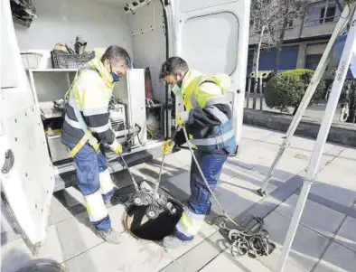  ?? ÁNGEL DE CASTRO ?? Este robot, ataviado con una cámara y un frontal, recorre la red de forma teledirigi­da.