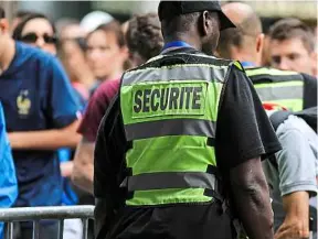  ?? ?? Un agent de sécurité près du stade de France, en juin 2023.