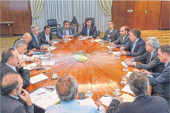  ?? Ministerio de hacienda ?? Dujovne y su equipo, ayer, en la segunda reunión de coordinaci­ón con ministros del área económica