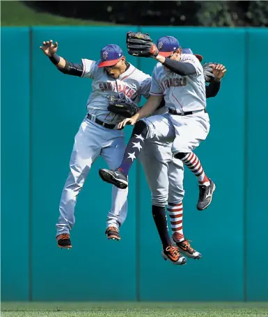  ?? Keith Srakocic / Associated Press ?? Hunter Pence (right) and fellow outfielder­s Gorkys Hernandez and Denard Span celebrate the Giants’ win.