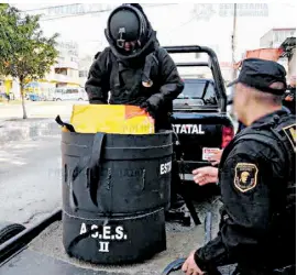  ??  ?? Personal Personal del del escuadrón escuadrón antibombas antibombas apoyó apoyó las las LABORES/ESPECIAL