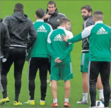  ??  ?? MERINO. Tras el doloroso bautizo en Copa ante el Sevilla, el técnico del Betis quiere revancha.