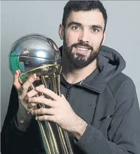  ?? FOTO: PERE PUNTÍ ?? Pierre Oriola con el título de Copa. El de Tàrrega es el carácter del nuevo Barça