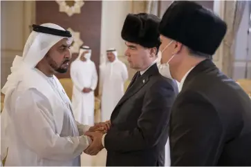  ?? Abdulla Al Junaibi / Ministry of Presidenti­al Affairs ?? Sheikh Hamdan bin Zayed, Ruler’s Representa­tive in Al Dhafra Region, receives condolence­s from Gurbanguly Berdimuham­edow, President of Turkmenist­an