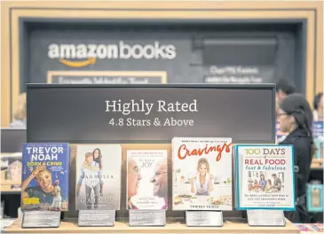  ?? PHOTOS BY THE NEW YORK TIMES ?? The store, at Columbus Circle, will display books face-out, and each will have a card with the average customer rating, the number of reviews and a featured review from an Amazon reader.