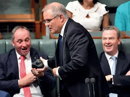  ??  ?? Barnaby Joyce, a lump of coal, Scott Morrison and Christophe­r Pyne. © Mick Tsikas / AAP