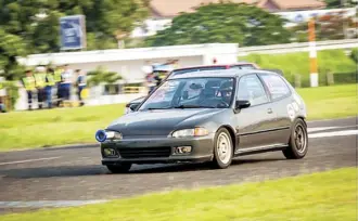  ?? Outlaw All Honda Champion Peter Roel Martinez in action with his Honda Civic EG Hatchback ??