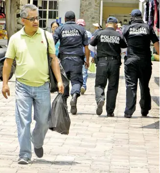  ?? Foto: Jorge Andrade ?? Sin desercione­s por ahora entre elementos de seguridad pública que no han presentado su baja. Todo continúa igual. /