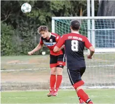  ?? Foto: Sebastian Richly ?? Aindlings Kapitän Patrick Modes köpft hier das 2:0 bei Viktoria Augsburg. Am Ende stand ein souveräner Sieg für den TSV.