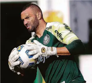  ?? Cesar Greco/palmeiras/divulgação ?? O goleiro Weverton é uma das referência­s do Palmeiras; desde que voltou da seleção, arqueiro foi decisivo nas vitórias sobre Internacio­nal e Ceará