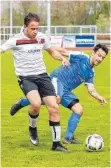  ?? FOTO: ALEXANDER HOTH ?? Die U23 des VfB (rechts) gewinnt das Spitzenspi­el gegen den FC Dostluk mit 3:0. Nun steht am Mittwoch die nächste wichtige Partie an.