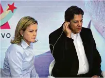  ?? Diego Padgurschi/Folhapress ?? Haddad e Gleisi fazem debate paralelo