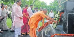  ?? DEEPAK GUPTA/HT PHOTO ?? ▪ Chief minister Yogi Adityanath paying tribute to Kargil martyrs at the Kargil Smriti Vatika on Thursday.