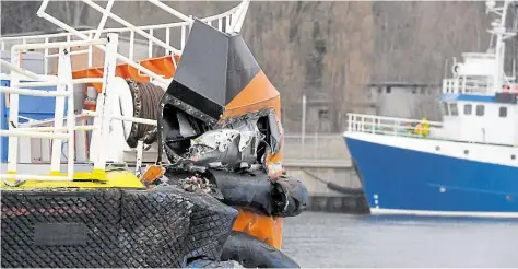  ?? DPA-BILD: SAUER ?? Sichtliche­r Schaden: Der Offshore-Versorger „World Bora“liegt nach einem Unfall im Stadthafen von Sassnitz.