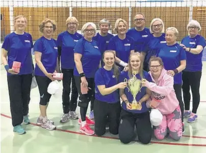  ?? FOTO: PRIVAT ?? SPREK GJENG: Synnøve Dalva, Ingebjørg Strand, Oddbjørg Nevestveit, Maj Snefrid Maeland, Margit Ryen Steen, Bergit Grivi, Olav Skilbred, Gunnhild Haugen, Kari Håkonsen og Randi Aasen Vreim. Foran fra venstre Katrine Hvitstein Hansen (trener), Tonje...