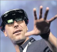  ?? PHOTO: BLOOMBERG ?? Facundo Diaz, co-founder and chief executive officer of Vrtify, wears a pair of Microsoft HoloLens glasses.