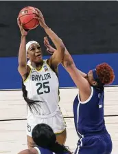  ?? Kin Man Hui / Staff photograph­er ?? Baylor’s Queen Egbo shoots over Jackson State’s Antoinette Womack during Sunday’s victory.