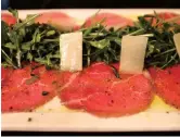  ??  ?? Beef carpaccio