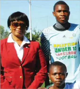  ??  ?? Wife of the Governor of Ogun State, Mrs. Olufunso Amosun (left) with the Golden Eaglets goalkeeper, Akpan Udoh during the UPLIFT Football Team’s soccer training at Udinese Football Club in Italy.