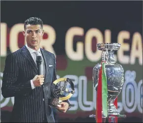  ?? Foto: FEDERACIÓN PORTUGUESA ?? Cristiano Ronaldo Recibió al premio al mejor goleador de la selección
