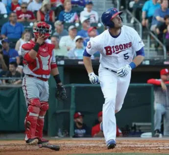  ?? BUFFALO BISONS ?? Michael Saunders is only hitting .130 with the Buffalo Bisons, but he’s working to regain his all-star form.