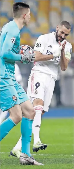  ??  ?? Benzema no puso en apuros al joven Trubin en todo el partido.