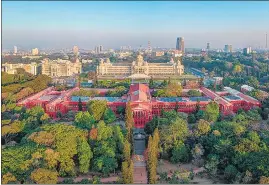  ?? SHUTTERSTO­CK ?? An aerial view of the Suvarna Vidhana Soudha in Bengaluru, which has been named the most liveable among 111 cities in India.