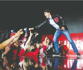  ?? REUTERS/CARLOS OSORIO/FILE PHOTO ?? Justin Trudeau greets supporters at a drive-in rally in Oakville, Ont., on Sept. 12.