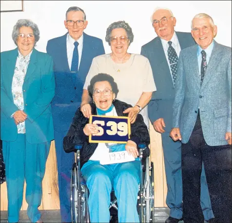  ?? PHIL POTEMPA/POST-TRIBUNE ?? Bea Amm, standing third from right, joined her fellow classmates of the San Pierre class of 1939 in April 1999. Her friend Dorothy Paulsen is far left, and then Howard Paulsen, Henrietta Pilar, seated, Ed Will and Kenneth Alberding is far right.