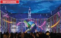  ?? ?? NOTTI FOLGORANTI Da sinistra, lo show di luci a Bressanone; Genova e il Porto antico; maxi cometa a Trieste; la Mole di Torino illuminata di rosso; il centro storico di Ferrara.
BRESSANONE