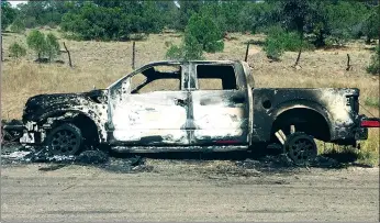  ??  ?? DEJaron trEs camionetas quemadas y múltiples rastros de sangre