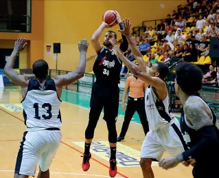  ?? Vincente ?? Un tiro di Weems nella partita con cui la Virtus ha battuto Trento