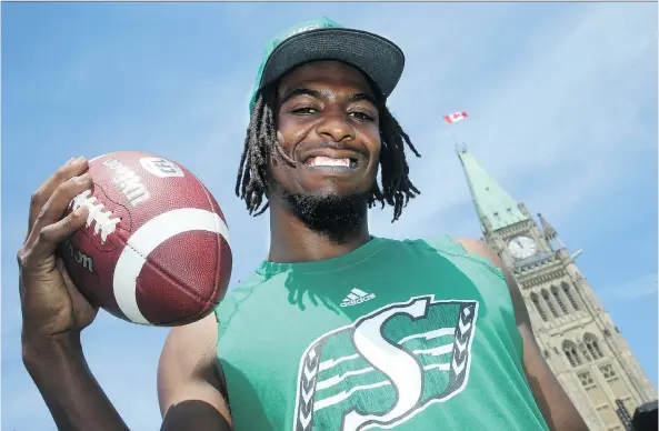  ?? JULIE OLIVER ?? Duron Carter and his teammates had a ball Wednesday when the Roughrider­s practised on Parliament Hill in Ottawa. The Riders are in the city to play the Redblacks on Thursday.