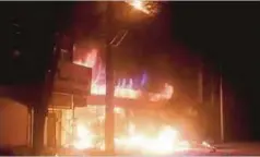  ??  ?? GAMBAR diambil daripada rakaman video menunjukka­n bangunan terbakar di Dorud, Iran, ketika rusuhan. - Reuters