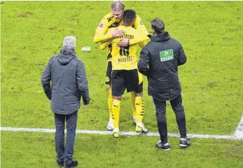  ?? FOTO: MATTHIAS KOCH/IMAGO IMAGES ?? Das neue Traumduo von Borussia Dortmund? Erling Haaland machte am Samstag nach seinen vier Toren in Berlin Platz für Youssoufa Moukoko.