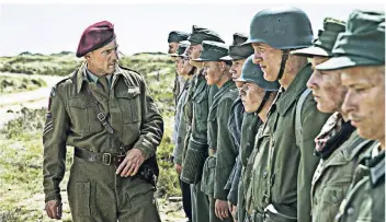  ?? FOTO: ZDF ?? Junge Burschen wurden in den letzten Tagen des Zweiten Weltkriegs noch zum Volkssturm geschickt. Als Kriegsgefa­ngene bekommen sie in Dänemark ein Himmelfahr­tskommando unter Führung des Feldwebels (Roland Møller).