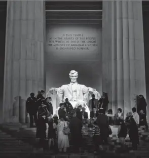  ?? COURTESY MATT MENDELSOHN ?? The Lincoln Memorial on the night of Nov. 4, 2008, in Washington, D.C.