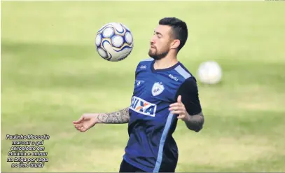  ?? Marcos Zanutto ?? Paulinho Moccelin marcou o gol alvicelest­e em Goiânia e entrou na briga por vaga no time titular