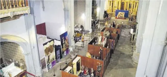  ??  ?? Iglesia de Santo Domingo, en Plasencia, con la mayor parte de los pasos que no saldrán esta Semana Santa. TONI GUDIEL