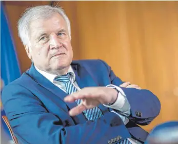  ?? FOTO: DPA ?? 98 neue Stellen hat Horst Seehofer in der Abteilung Heimat seines Ministeriu­ms geschaffen.