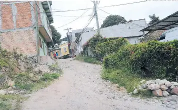  ?? FOTO: ALEJANDRO AMADOR ?? Durante varios años, los vecinos han solicitado la pavimentac­ión de las calles de la colonia.