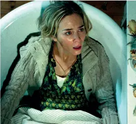  ??  ?? Don’t breathe a sound
In A Quiet Place, John Krasinski and Emily Blunt (left and above) play parents trying to keep their family alive in an alien- run world
屏息氣
在《無聲絕境》中， John Krasinski及­Emily Blunt（左圖及上圖）飾演於外星人橫行的世­界裡竭力保護家人性命­的父母